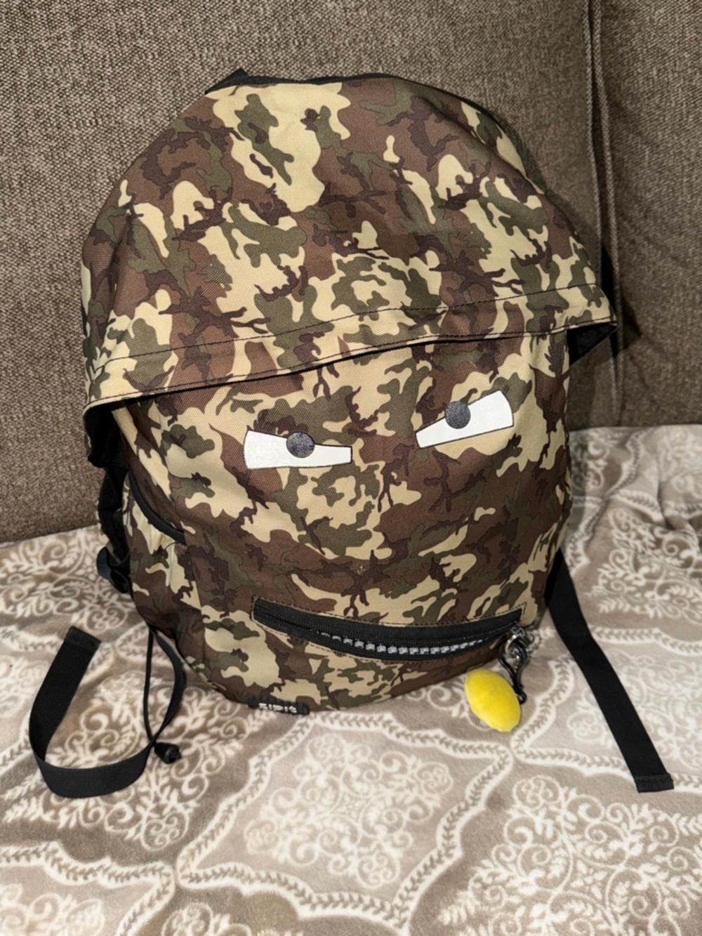 ZIPIT GRILLZ CAMOUFLAGED BACK PACK ADJUSTABLE STRAPS ADULT SIZE POCKET FOR WATER